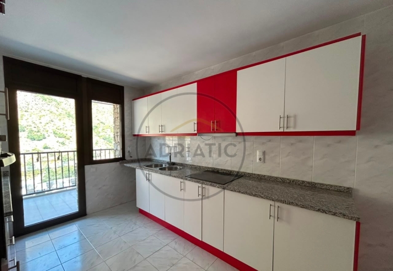 Amplitude, light and spectacular views in Sant Julià de Lòria