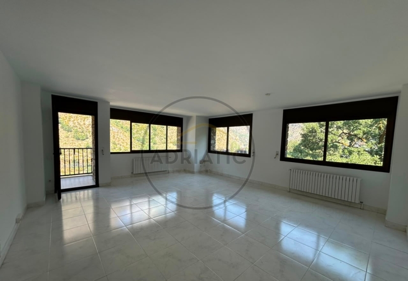 Amplitude, light and spectacular views in Sant Julià de Lòria