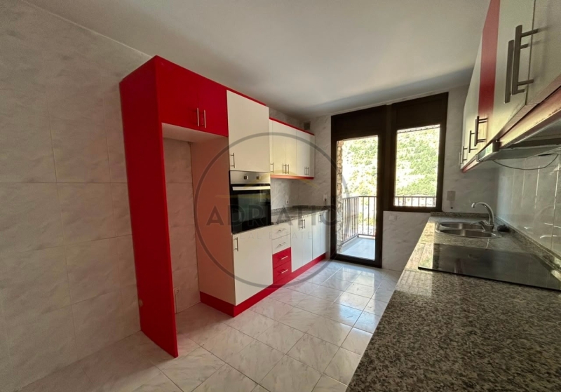 Amplitude, light and spectacular views in Sant Julià de Lòria