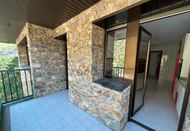 Amplitude, light and spectacular views in Sant Julià de Lòria