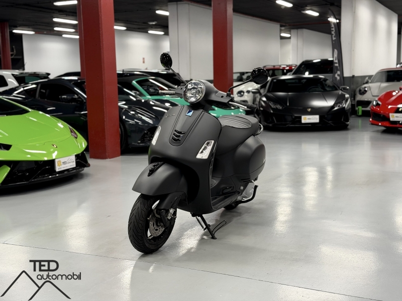 Vespa 125 Night