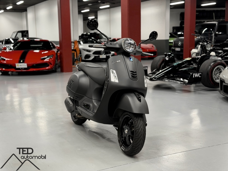 Vespa 125 Night