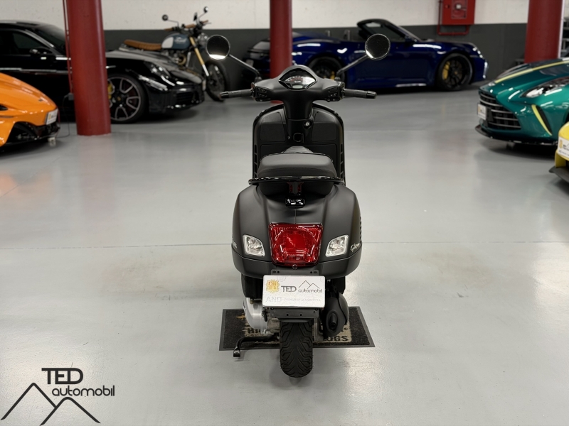 Vespa 125 Night