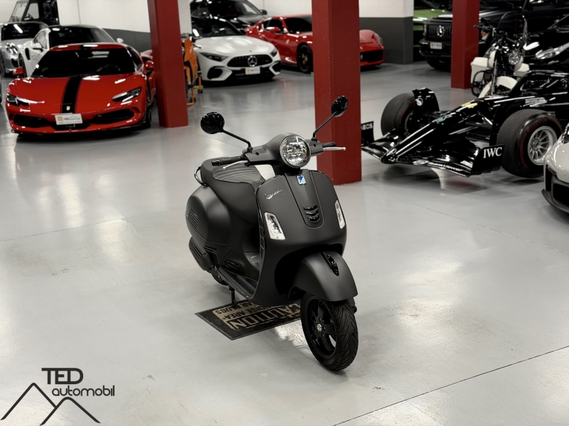 Vespa 125 Night